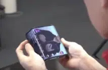 Manipulation d'un smartphone pliable